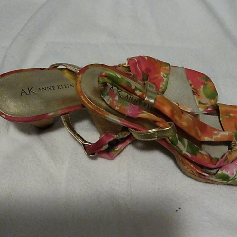 Shoes - Picture 3 of 4